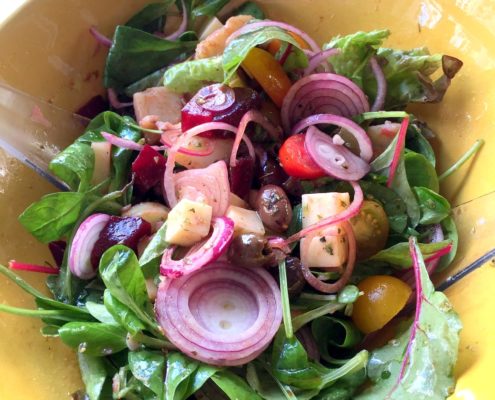 maaltijdsalade met aardappelen big salad with potatoes