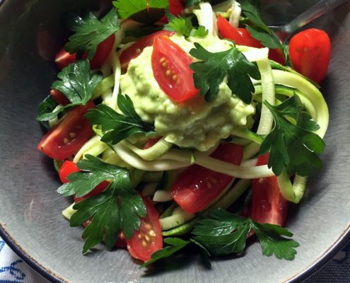 zoodles courgetti avocado pesto