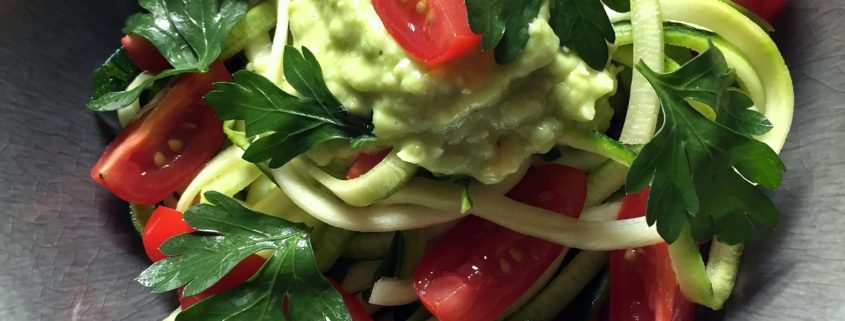 zoodles courgetti avocado pesto