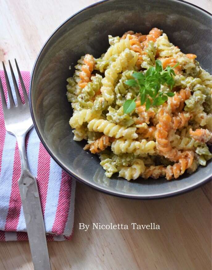 Zomerpasta met bloemkool-amandelpesto