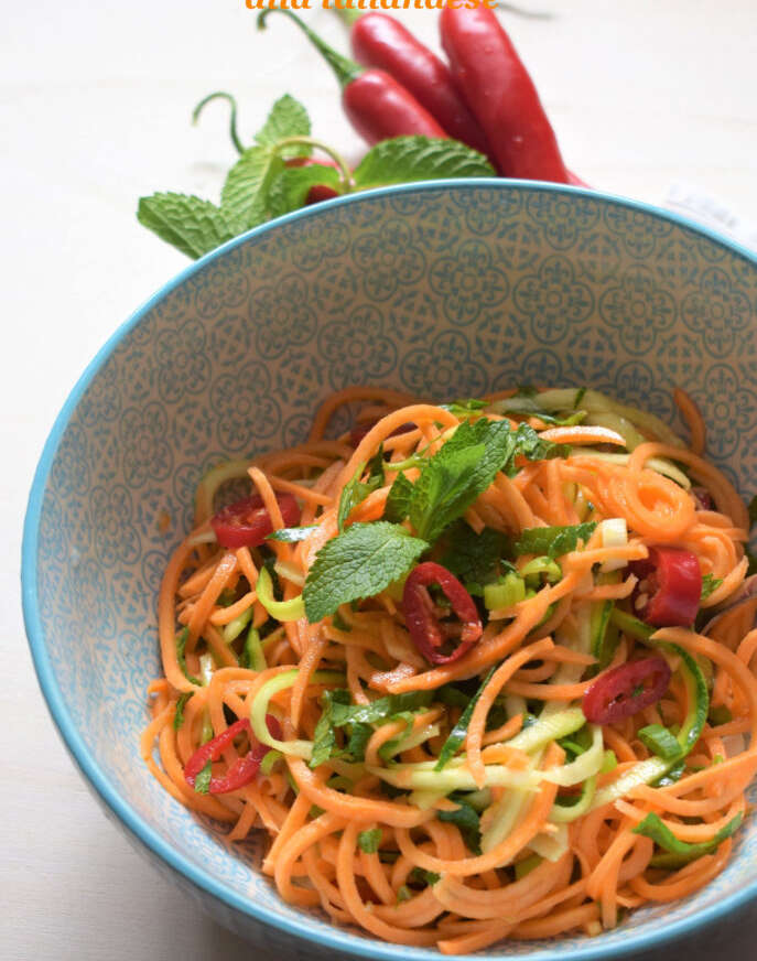 Spaghetti van zoete aardappel en courgette met een Thais tintje