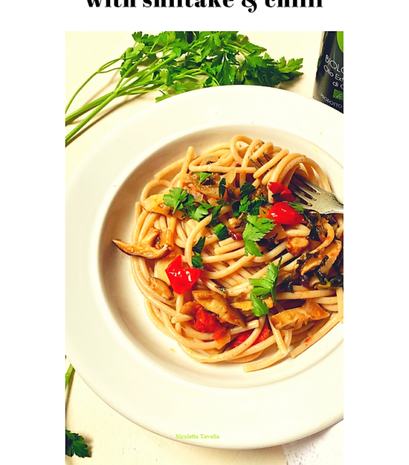 Spaghettoni met shiitake en chilipepers