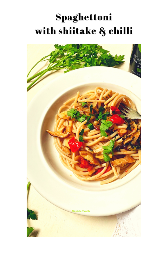 Spaghettoni met shiitake en chilipepers