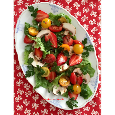 Italian salad with strawberries