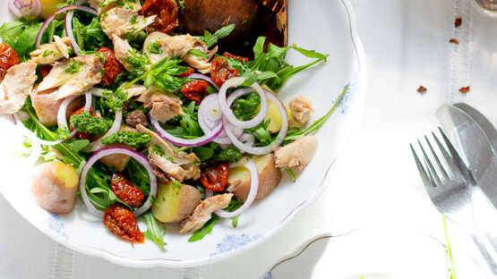 Paas salade met rode krieltjes en makreel