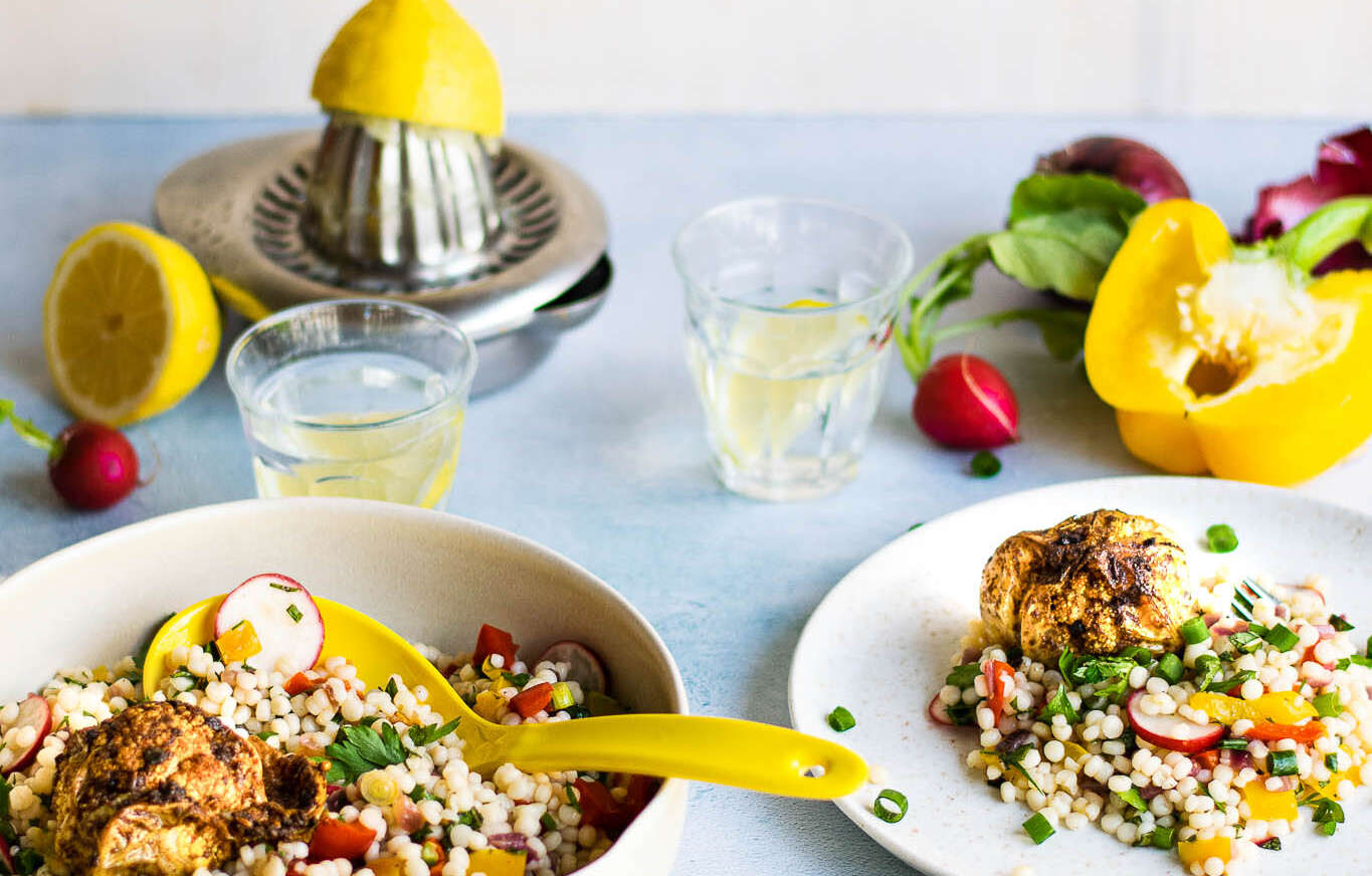 Salade met parelcouscous en geroosterde bloemkool