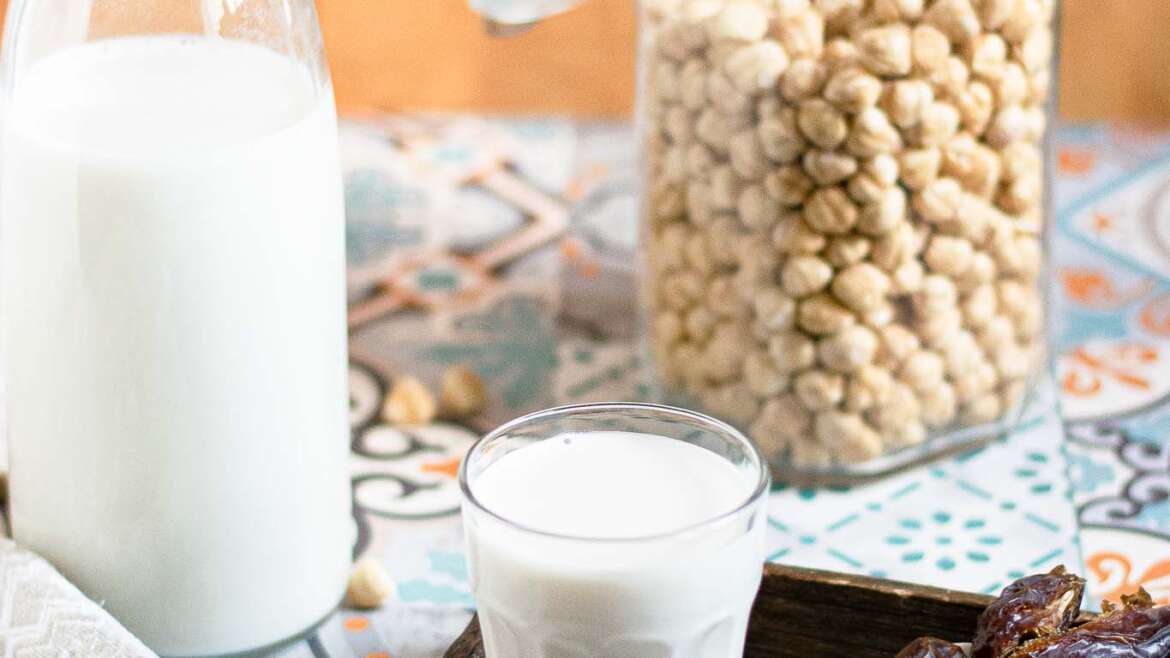 Home-made hazelnut milk