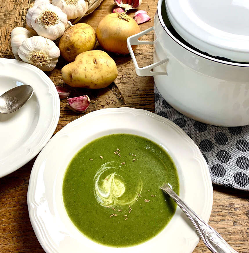 Spinazie-aardappelsoep met curry