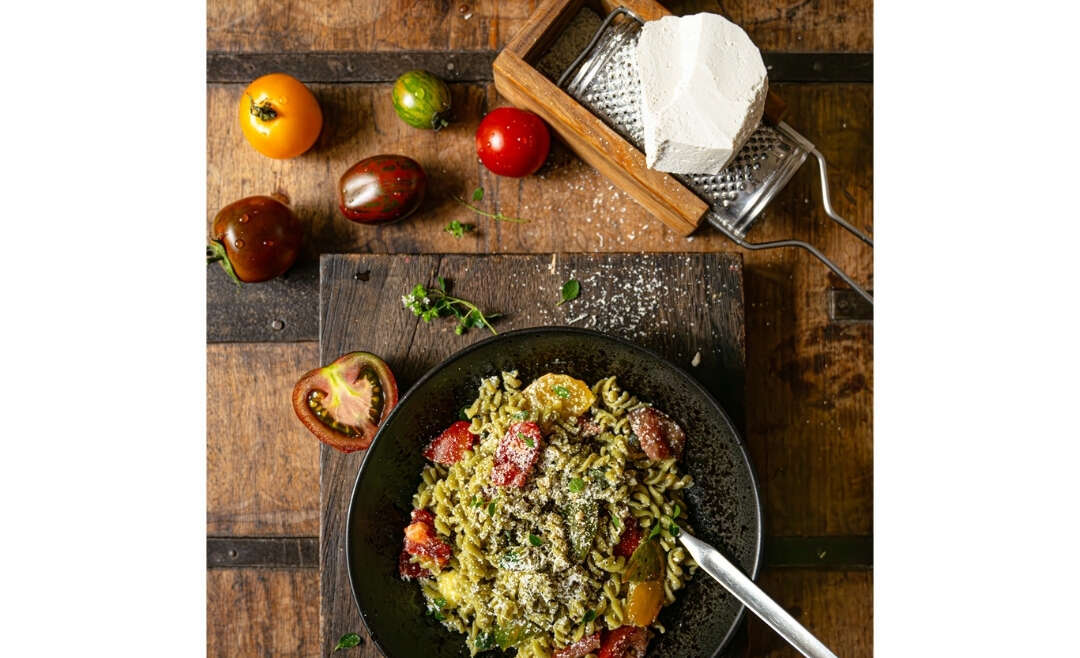 Easy pasta salad with tomatoes and string beans
