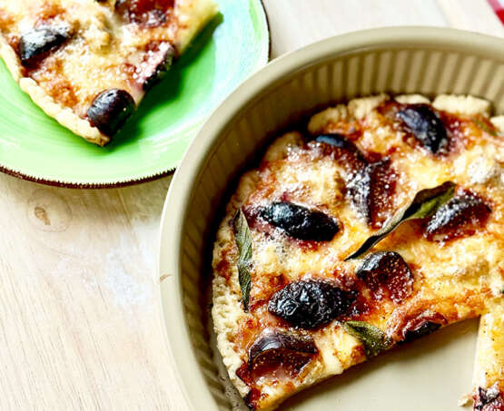 Glutenvrije pizza met gorgonzola en vijgen