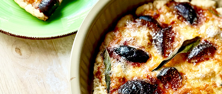 pizza with gorgonzola and figs
